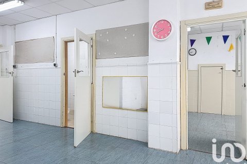 194 sq.m. commercial property for rent in Vilanova i la Geltru, Barcelona, Catalonia, Spain № 5133 - photo 15