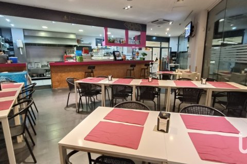 Propiedad comercial de 399 m² en alquiler en Les Roquetes, Barcelona, Cataluña, Spain № 5130 - foto 4