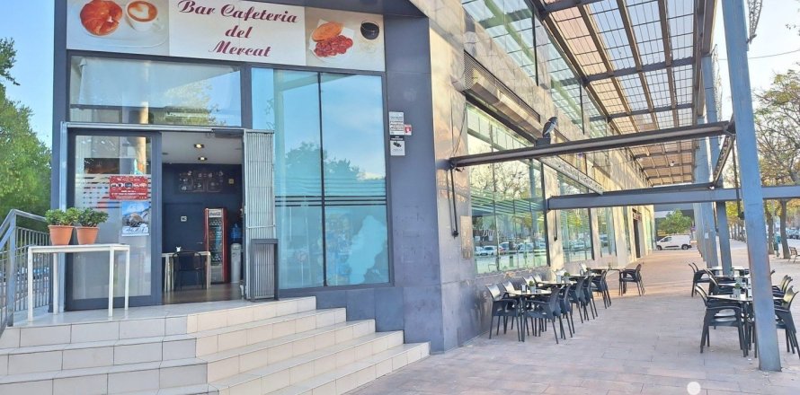 Propiedad comercial de 399 m² en alquiler en Les Roquetes, Barcelona, Cataluña, Spain № 5130