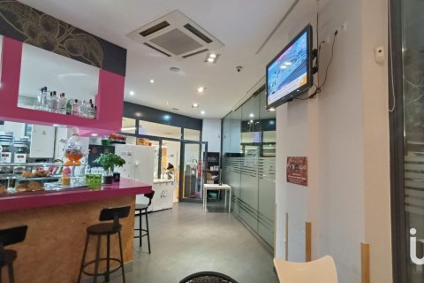 Propiedad comercial de 399 m² en alquiler en Les Roquetes, Barcelona, Cataluña, Spain № 5130 - foto 5