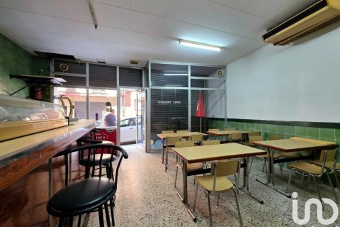 Снять в аренду бар в Бадалона, Испания 66м², № 5131 - фото 3