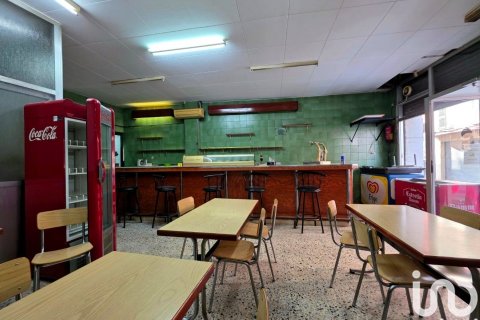 Снять в аренду бар в Бадалона, Испания 66м², № 5131 - фото 4