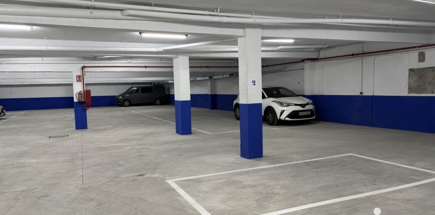 363 m² parking à louer à Barcelona, Catalonia, Spain № 5134