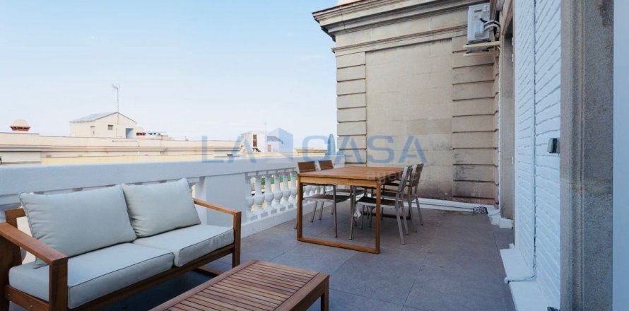 Пентхаус с 3 спальнями в Эшампле, Барселона, Каталония, Испания № 2086