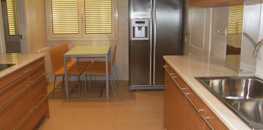 Таунхаус с 4 спальнями в Матаро, Барселона, Каталония, Испания № 856