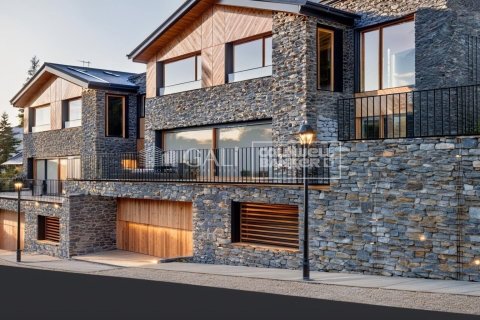 4 bedrooms house for sale in Principado De Andorra (Ninguna Poblacion Tiene C.P.), Lleida, Catalonia, Spain № 5485 - photo 2