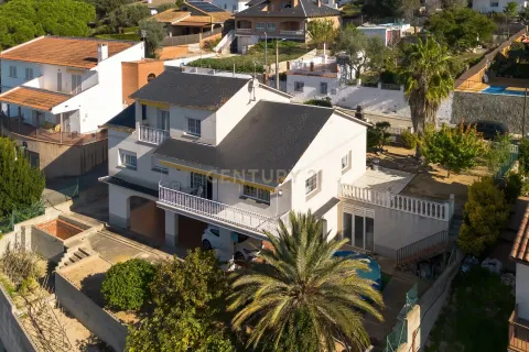 Сasa de 4 dormitorios en venta en Llica D'amunt, Barcelona, Cataluña, Spain № 6947 - foto 2