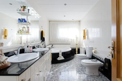 Сasa de 4 dormitorios en venta en Llica D'amunt, Barcelona, Cataluña, Spain № 6947 - foto 20
