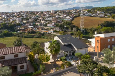Сasa de 4 dormitorios en venta en Llica D'amunt, Barcelona, Cataluña, Spain № 6947 - foto 5