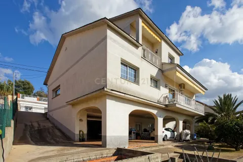 Сasa de 4 dormitorios en venta en Llica D'amunt, Barcelona, Cataluña, Spain № 6947 - foto 3