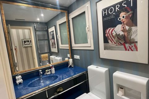 Apartamento de 3 dormitorios en venta en Barcelona, Cataluña, Spain № 1032 - foto 10