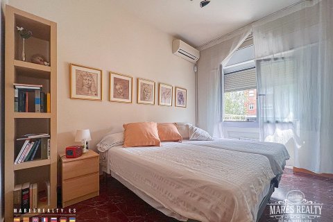 Apartamento de 4 dormitorios en venta en Barcelona, Cataluña, Spain № 1037 - foto 10