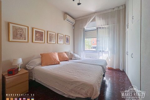 Apartamento de 4 dormitorios en venta en Barcelona, Cataluña, Spain № 1037 - foto 9