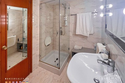 Apartamento de 4 dormitorios en venta en Barcelona, Cataluña, Spain № 1037 - foto 14
