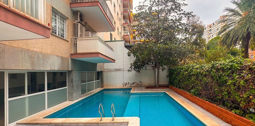 Apartamento de 4 dormitorios en venta en Barcelona, Cataluña, Spain № 1037