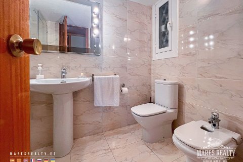 Apartamento de 4 dormitorios en venta en Barcelona, Cataluña, Spain № 1037 - foto 15