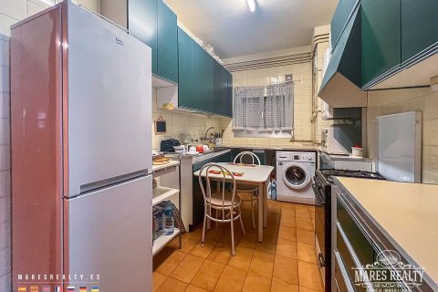 Apartamento de 4 dormitorios en venta en Barcelona, Cataluña, Spain № 1037 - foto 4