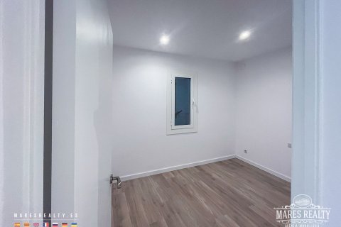 Apartamento de 3 dormitorios en venta en Barcelona, Cataluña, Spain № 1036 - foto 3