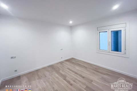 Apartamento de 3 dormitorios en venta en Barcelona, Cataluña, Spain № 1036 - foto 17