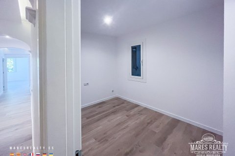 Apartamento de 3 dormitorios en venta en Barcelona, Cataluña, Spain № 1036 - foto 6