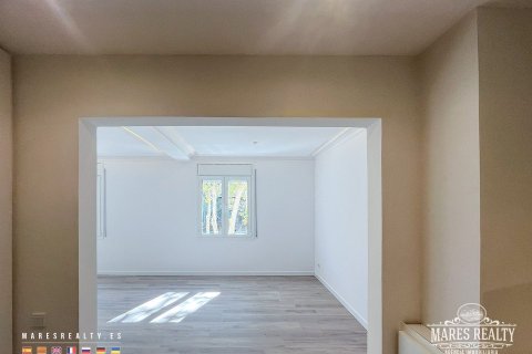 Apartamento de 3 dormitorios en venta en Barcelona, Cataluña, Spain № 1036 - foto 14