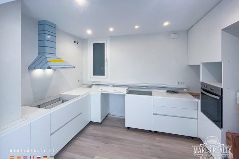 Apartamento de 3 dormitorios en venta en Barcelona, Cataluña, Spain № 1036 - foto 2