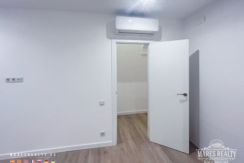 Apartamento de 3 dormitorios en venta en Barcelona, Cataluña, Spain № 1036 - foto 19