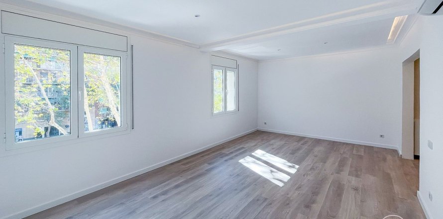 Apartamento de 3 dormitorios en venta en Barcelona, Cataluña, Spain № 1036