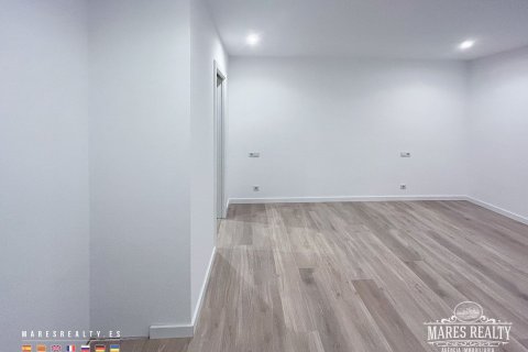 Apartamento de 3 dormitorios en venta en Barcelona, Cataluña, Spain № 1036 - foto 16
