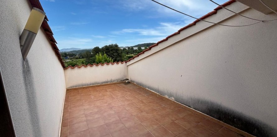 Сasa de 4 dormitorios en venta en Torrelavit, Barcelona, Cataluña, Spain № 2153