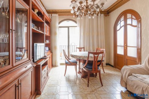 Квартира с 4 спальнями в Сантс-Монтжуике, Барселона, Каталония, Испания № 2148