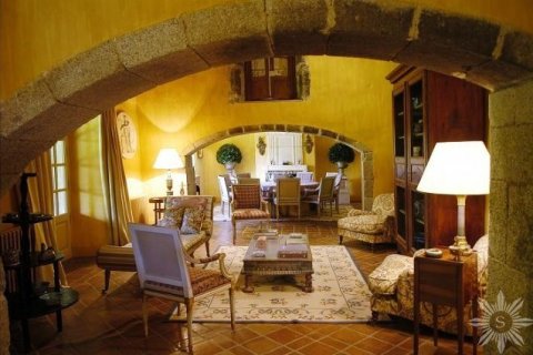 Купить замки и поместья в Матаро, Испания с 9 спален, 2000м², № 843 - фото 10