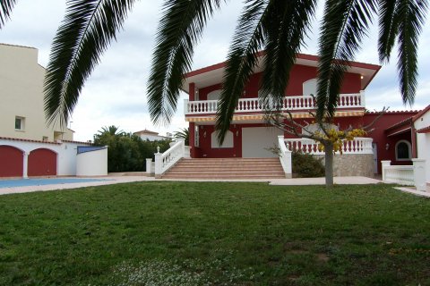 Вилла с 4 спальнями в Эмпуриабраве, Герона, Каталония, Испания № 845