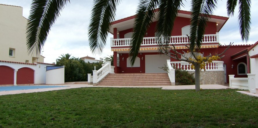 Вилла с 4 спальнями в Эмпуриабраве, Герона, Каталония, Испания № 845