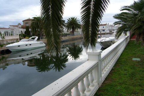 Купить виллу в Эмпуриабрава, Испания с 4 спальни, 350м², № 845 - фото 4