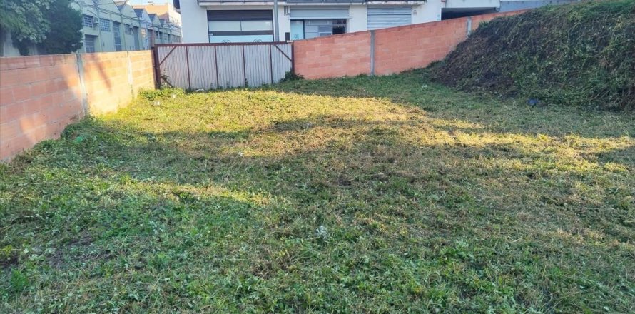 Земельный участок 912м² в Лес-Франкес-дель-Вальесе, Барселона, Каталония, Испания № 2319