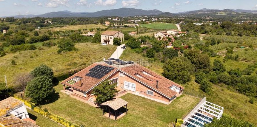 Дом с 6 спальнями в Барселоне, Каталония, Испания № 2321