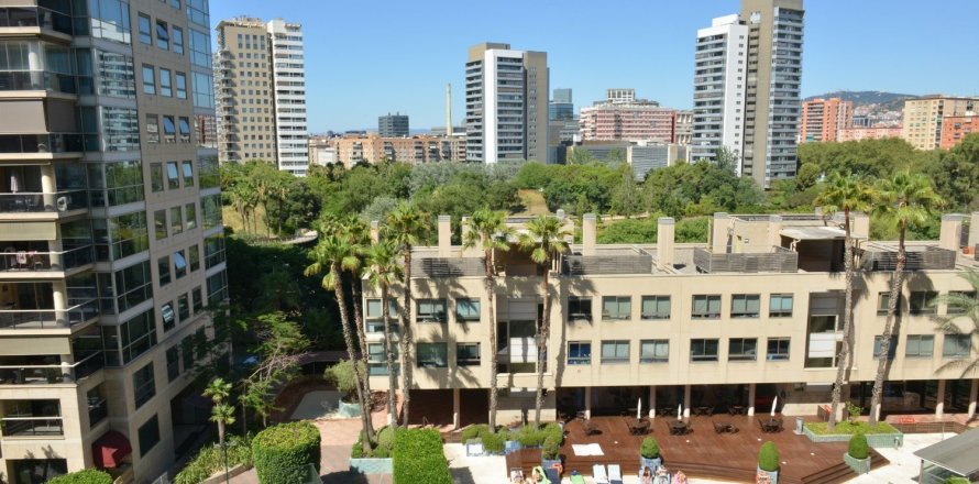 4 bedrooms apartment for sale in Barcelona, Catalonia, Spain № 7620