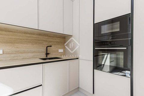 Купить квартиру в Эшампле, Испания с 3 спальни, 124м², № 2759 - фото 4