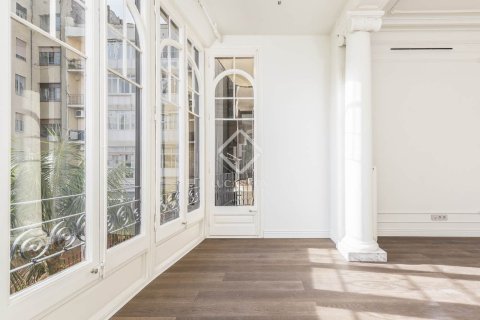 Купить квартиру в Эшампле, Испания с 4 спальни, 200м², № 2762 - фото 21