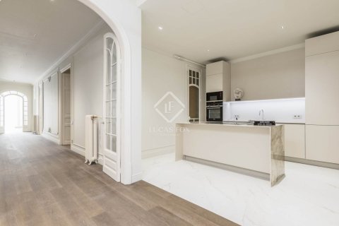 Купить квартиру в Эшампле, Испания с 4 спальни, 200м², № 2762 - фото 11