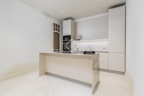 Купить квартиру в Эшампле, Испания с 4 спальни, 200м², № 2762 - фото 13