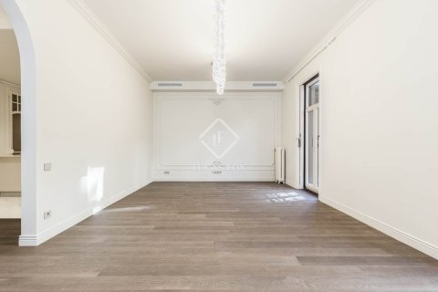 Купить квартиру в Эшампле, Испания с 4 спальни, 200м², № 2762 - фото 4