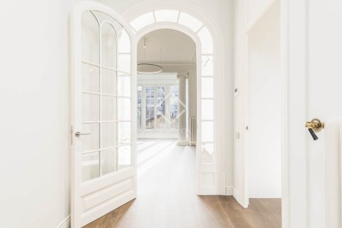 Купить квартиру в Эшампле, Испания с 4 спальни, 200м², № 2762 - фото 23