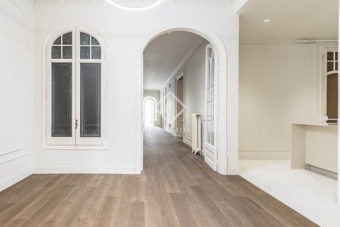 Купить квартиру в Эшампле, Испания с 4 спальни, 200м², № 2762 - фото 10