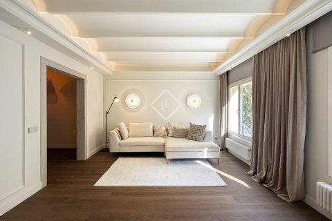 Купить квартиру в Эшампле, Испания с 3 спальни, 161м², № 2765 - фото 2