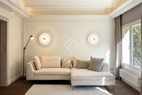 Купить квартиру в Эшампле, Испания с 3 спальни, 161м², № 2765 - фото 3