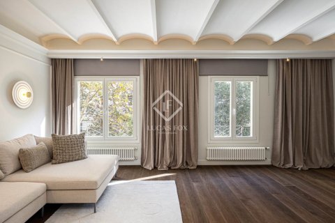 Купить квартиру в Эшампле, Испания с 3 спальни, 161м², № 2765 - фото 4