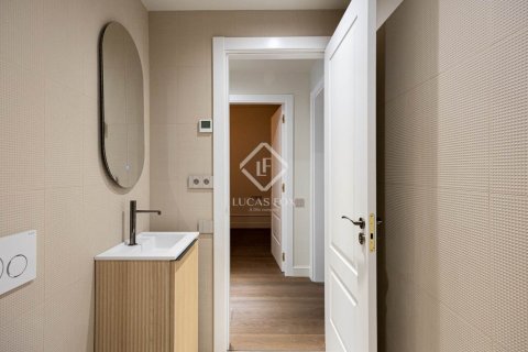 Купить квартиру в Эшампле, Испания с 3 спальни, 161м², № 2765 - фото 24