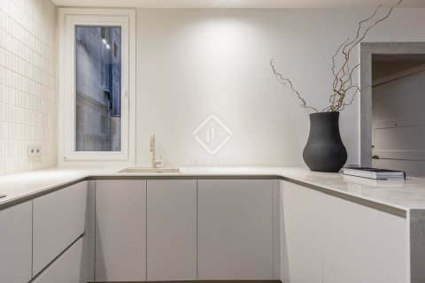 Купить квартиру в Эшампле, Испания с 3 спальни, 161м², № 2765 - фото 12